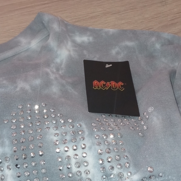 ACDC | Watercolor Graphic Tee - Picture 11 of 11